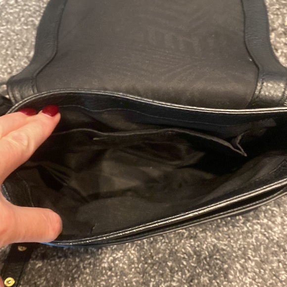 Rebecca Minkoff crossbody- like new - Picture 6 of 8